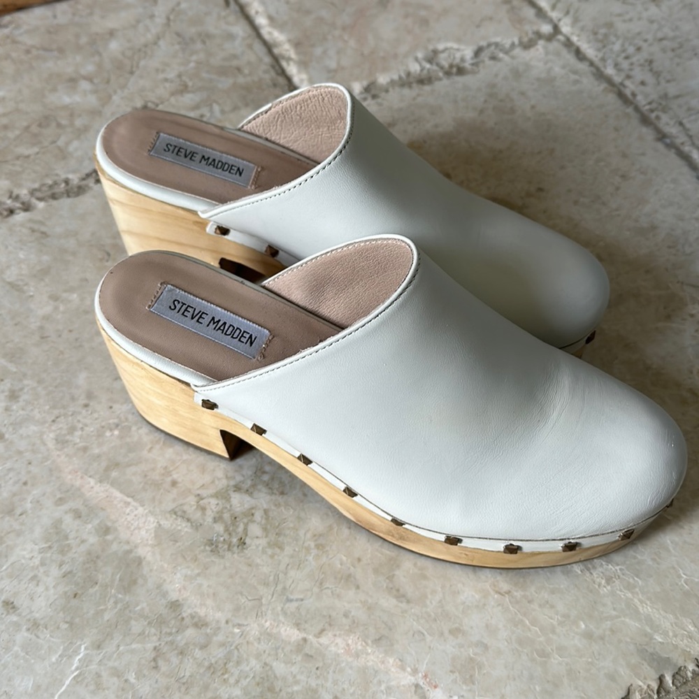 Steve Madden White with gold stud clogs size 10